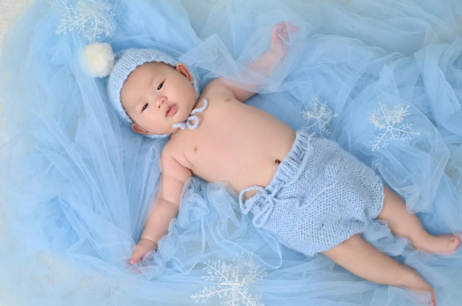 天门宝宝从床上掉下来